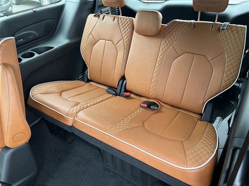 New 2026 Chrysler Pacifica Pinnacle image 27