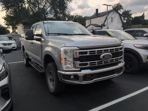 Used 2023 Ford F250 XLT AWD/4WD image 1