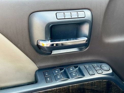 Used 2015 GMC Sierra 2500 Denali w/ Duramax Plus Package AWD/4WD image 9