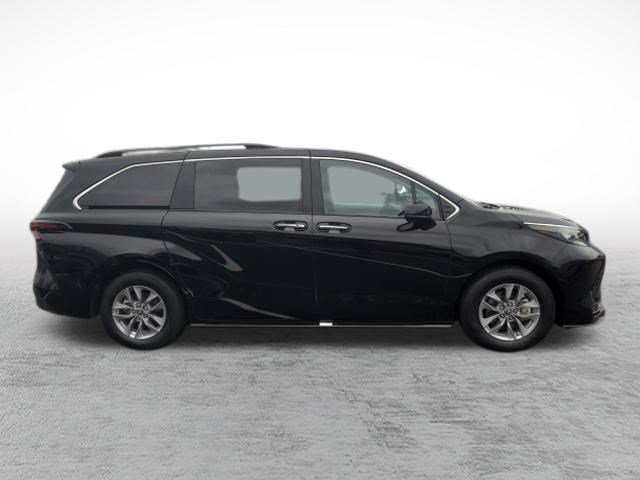 Certified 2026 Toyota Sienna XLE FWD image 4
