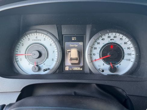Used 2015 Toyota Sienna SE Premium FWD image 24