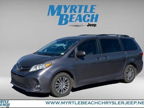 Used 2019 Toyota Sienna XLE Premium image 2
