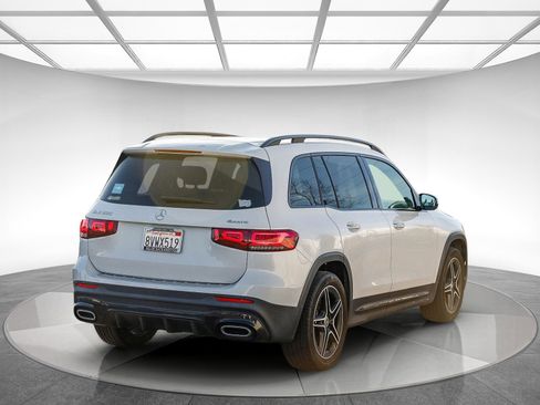 Used 2021 Mercedes-Benz GLB 250 4MATIC image 3