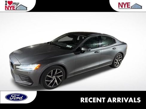 Used 2020 Volvo S60 T6 Momentum AWD/4WD image 1