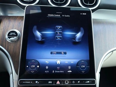 Used 2025 Mercedes-Benz GLC 300 4MATIC image 34