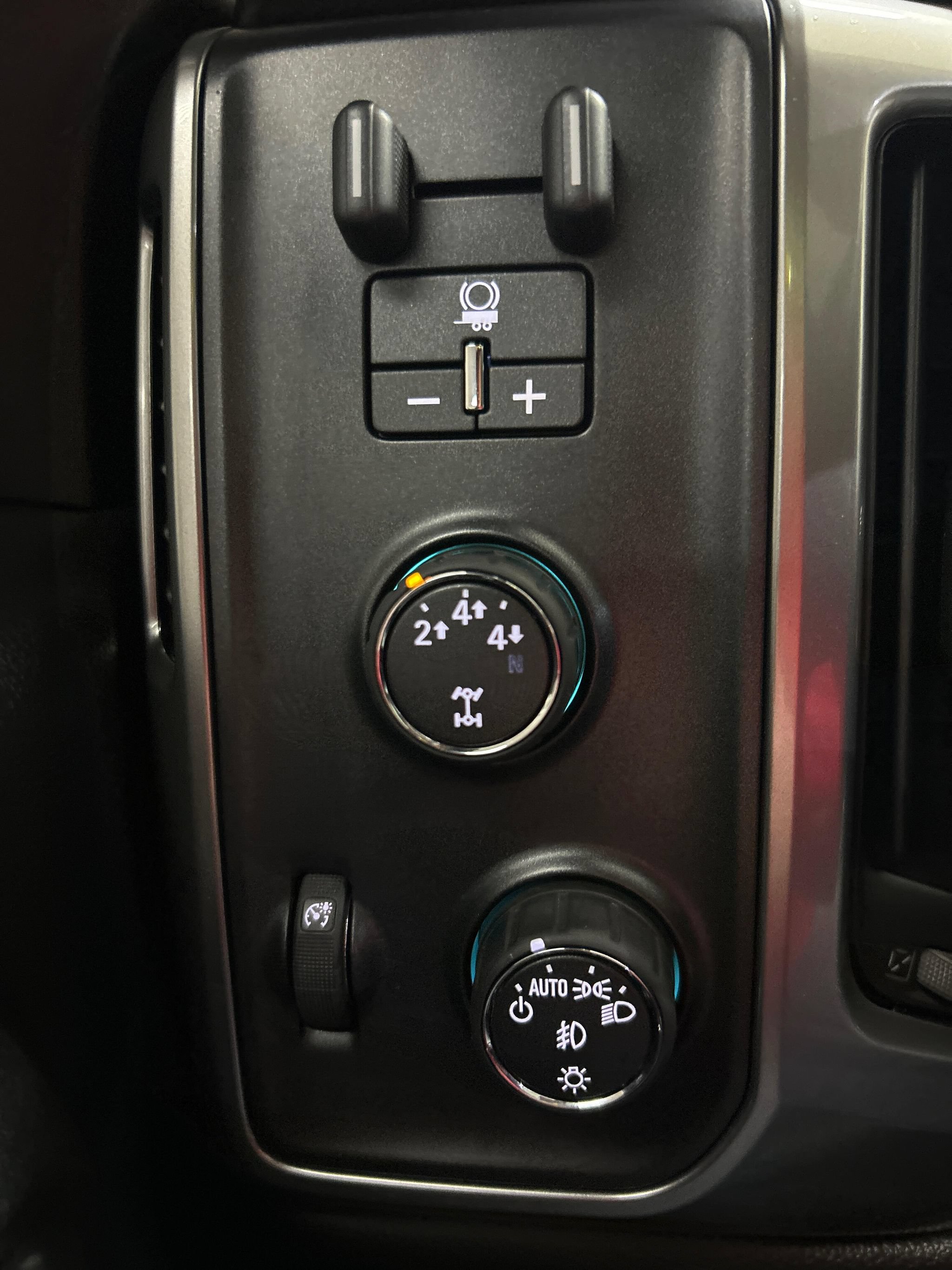Used 2015 Chevrolet Silverado 2500 LTZ AWD/4WD image 15