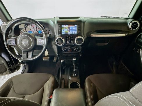 Used 2017 Jeep Wrangler Unlimited Sahara image 3