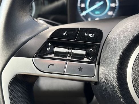 Used 2025 Hyundai Elantra Limited image 21