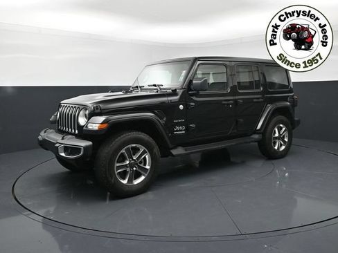 Used 2022 Jeep Wrangler Unlimited Sahara w/ Cold Weather Group AWD/4WD image 2