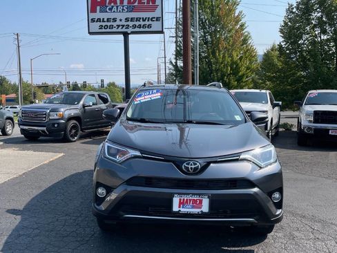 Used 2018 Toyota RAV4 XLE image 8