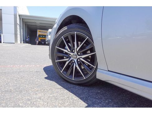Used 2024 Toyota Camry SE FWD image 9