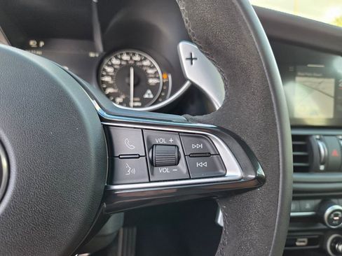 Used 2023 Alfa Romeo Giulia Quadrifoglio image 23