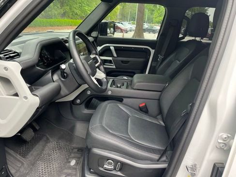 Used 2024 Land Rover Defender 130 X-Dynamic SE AWD/4WD image 5