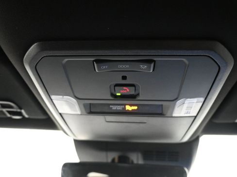 Certified 2025 Toyota Tacoma TRD Off-Road image 17