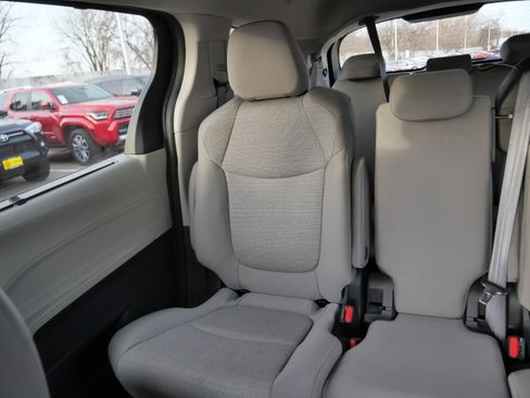 Certified 2024 Toyota Sienna LE image 11