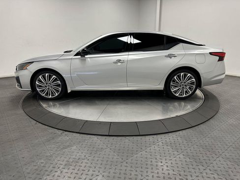 Used 2024 Nissan Altima 2.5 SL AWD/4WD image 9