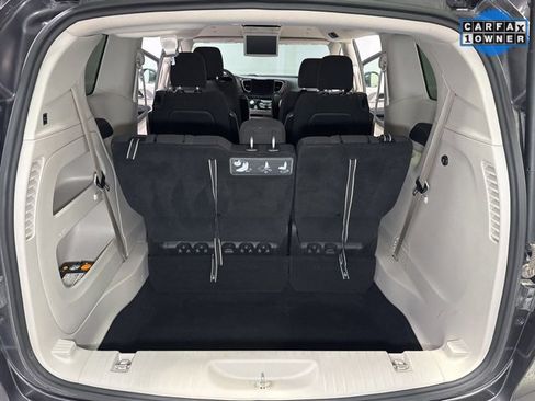Used 2021 Chrysler Pacifica Touring w/ Cold Weather Group image 28