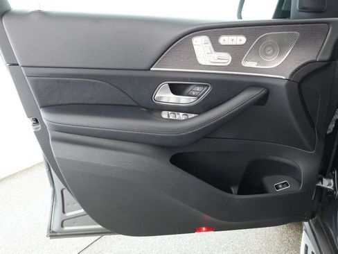 Used 2022 Mercedes-Benz GLS 450 4MATIC image 9