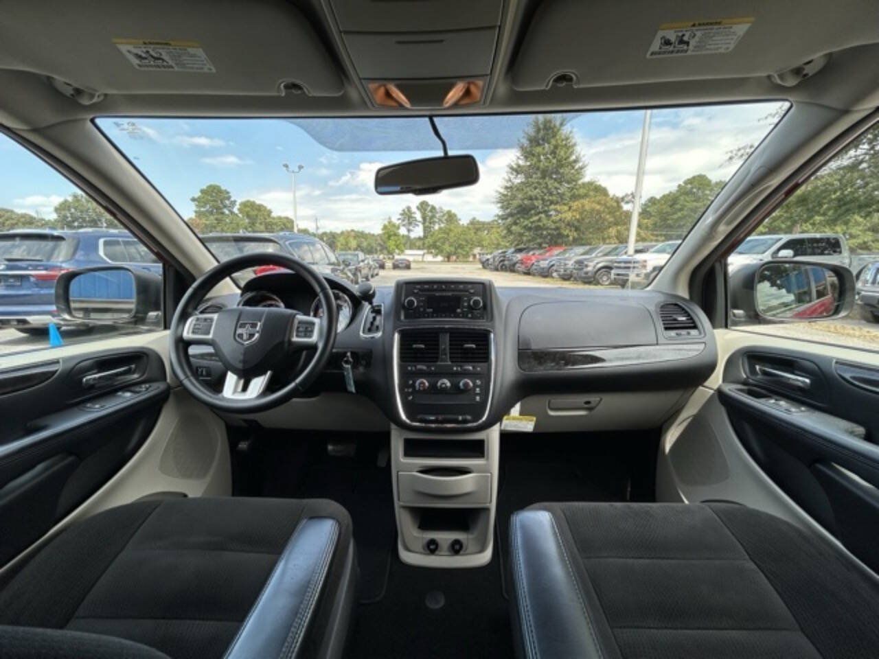 Used 2015 Dodge Grand Caravan American Value Package w/ UConnect Hands-Free Group FWD image 10
