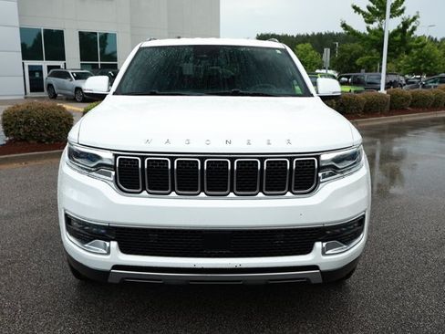 Used 2022 Jeep Wagoneer Series III AWD/4WD image 2