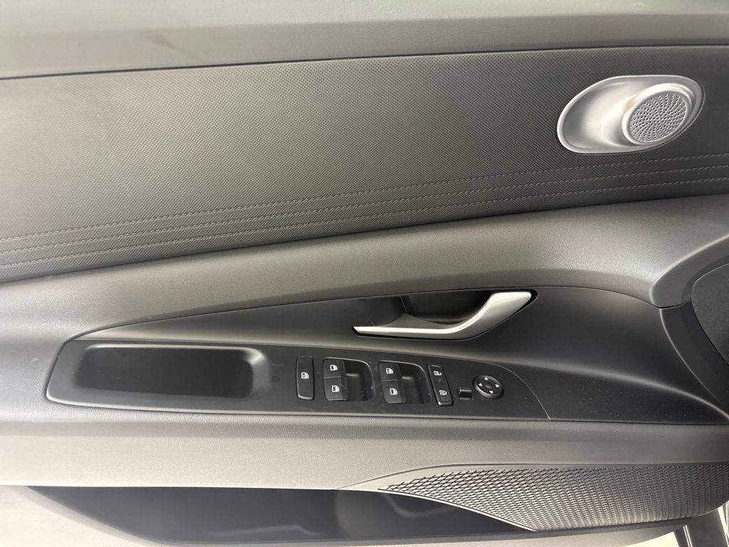 New 2026 Hyundai Elantra SE FWD image 17