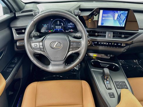 Used 2025 Lexus UX 300h FWD w/ Accessory Package (Z2) image 22