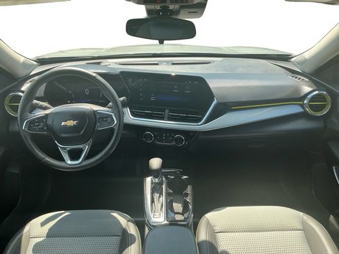 Used 2024 Chevrolet Trax LT w/ Driver Confidence Package FWD image 17