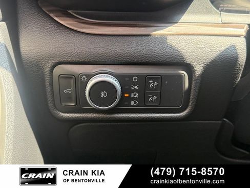 Used 2021 Ford Explorer Limited w/ Equipment Group 301A RWD image 12