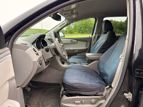 Used 2011 Chevrolet Traverse LT w/ LPO, 'HIT The Road' Package AWD/4WD image 18