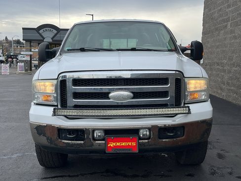 Used 2005 Ford F350 XLT image 2