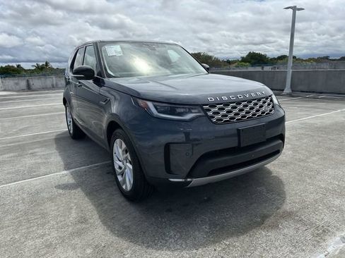 Used 2025 Land Rover Discovery S image 19
