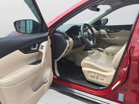 Used 2019 Nissan Rogue SV FWD image 18