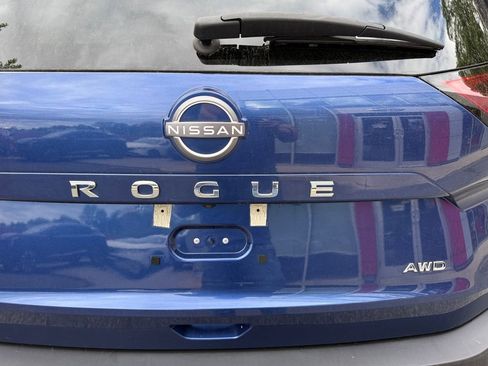 Used 2023 Nissan Rogue S AWD/4WD image 32