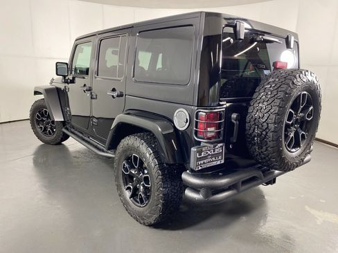 Used 2018 Jeep Wrangler Unlimited Sahara AWD/4WD image 11