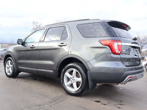 Used 2017 Ford Explorer XLT AWD/4WD image 3