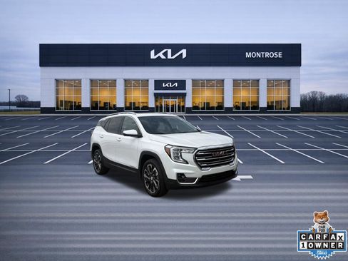 Used 2022 GMC Terrain SLT w/ Tech Package AWD/4WD image 3