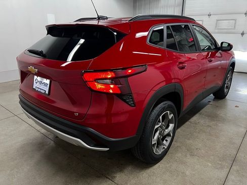 New 2026 Chevrolet Trax LT w/ LT Convenience Package FWD image 3