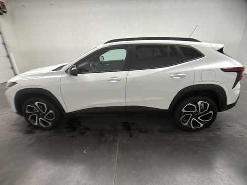 Used 2025 Chevrolet Trax RS w/ Driver Confidence Package image 6