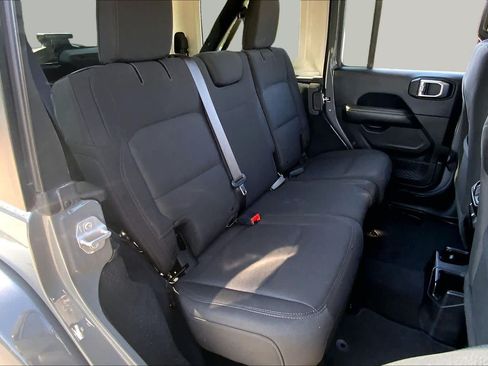 Used 2018 Jeep Wrangler Unlimited Sahara w/ LED Lighting Group AWD/4WD image 19