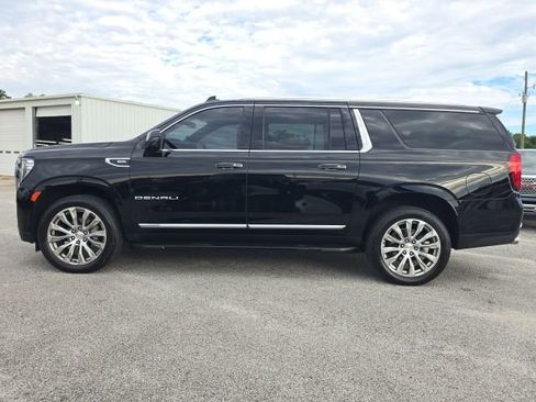 Used 2022 GMC Yukon XL Denali image 2