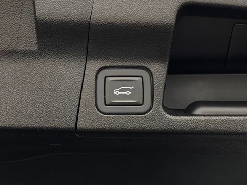 Used 2023 GMC Acadia SLT w/ Elevation Edition FWD image 12