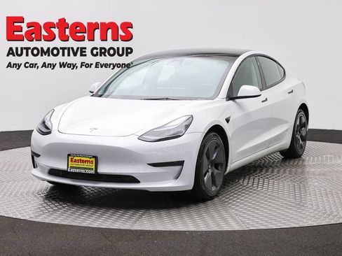 Used 2023 Tesla Model 3 Standard Range RWD image 1