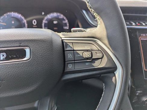 New 2025 Jeep Grand Cherokee Altitude image 14