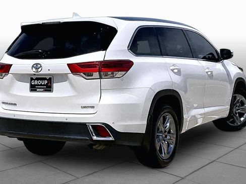 Used 2018 Toyota Highlander Limited Platinum FWD image 13