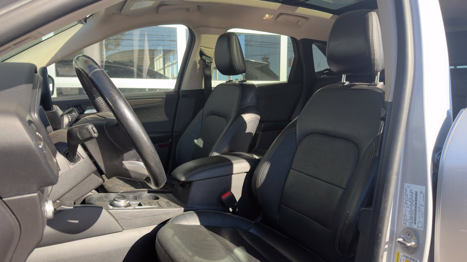 Used 2020 Ford Escape Titanium w/ Titanium Premium Package 2.0 AWD/4WD image 9