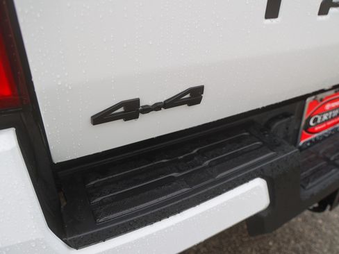 Certified 2025 Toyota Tacoma SR5 AWD/4WD image 15