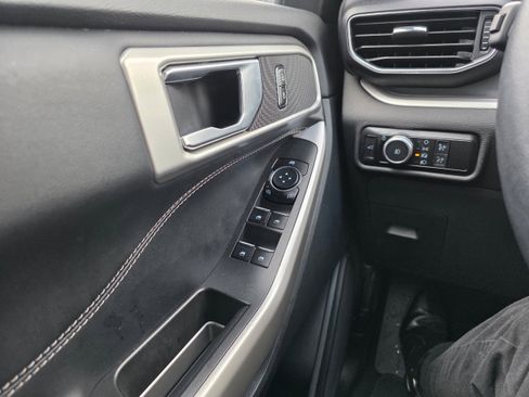 Certified 2022 Ford Explorer XLT w/ Equipment Group 202A image 19