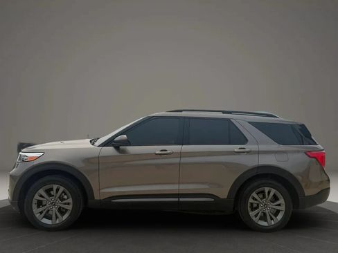 Used 2021 Ford Explorer XLT w/ Equipment Group 202A AWD/4WD image 4