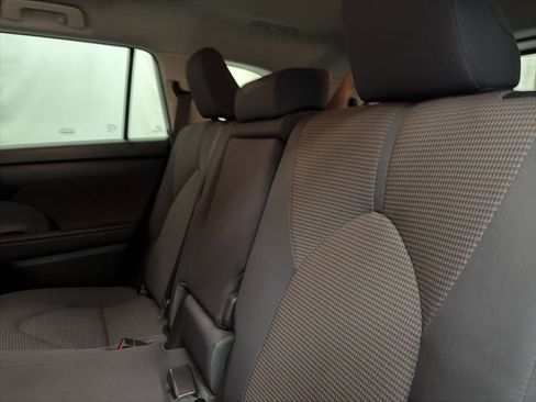 Used 2022 Toyota Highlander LE FWD image 20