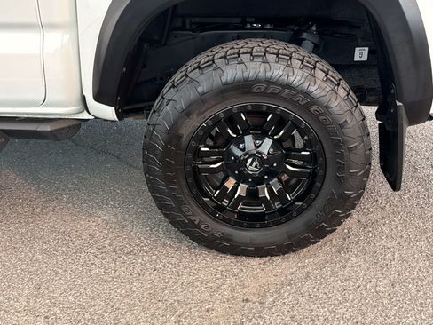 Used 2020 Toyota Tacoma TRD Off-Road AWD/4WD image 9